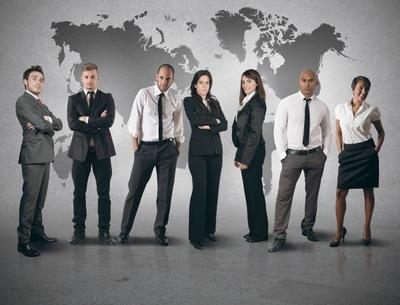 會議室里的外國商務(wù)人士